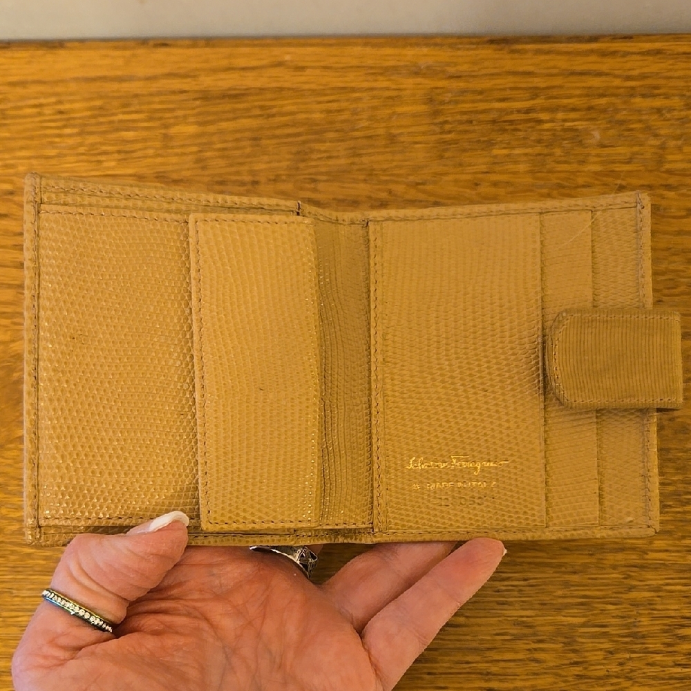 Salvatore Ferragamo/Vintage/Tan Bifold Wallet - Picture 6 of 10